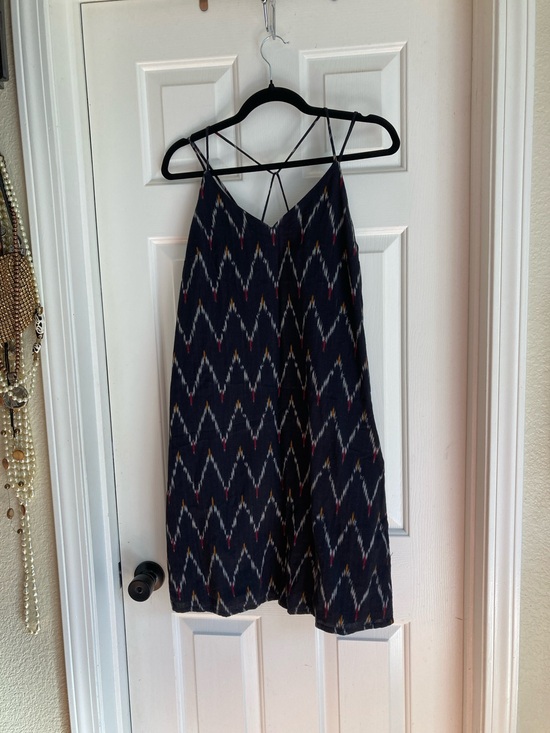 LOFT Dresses & Skirts - LOFT Navy Top with White Zigzag Accent